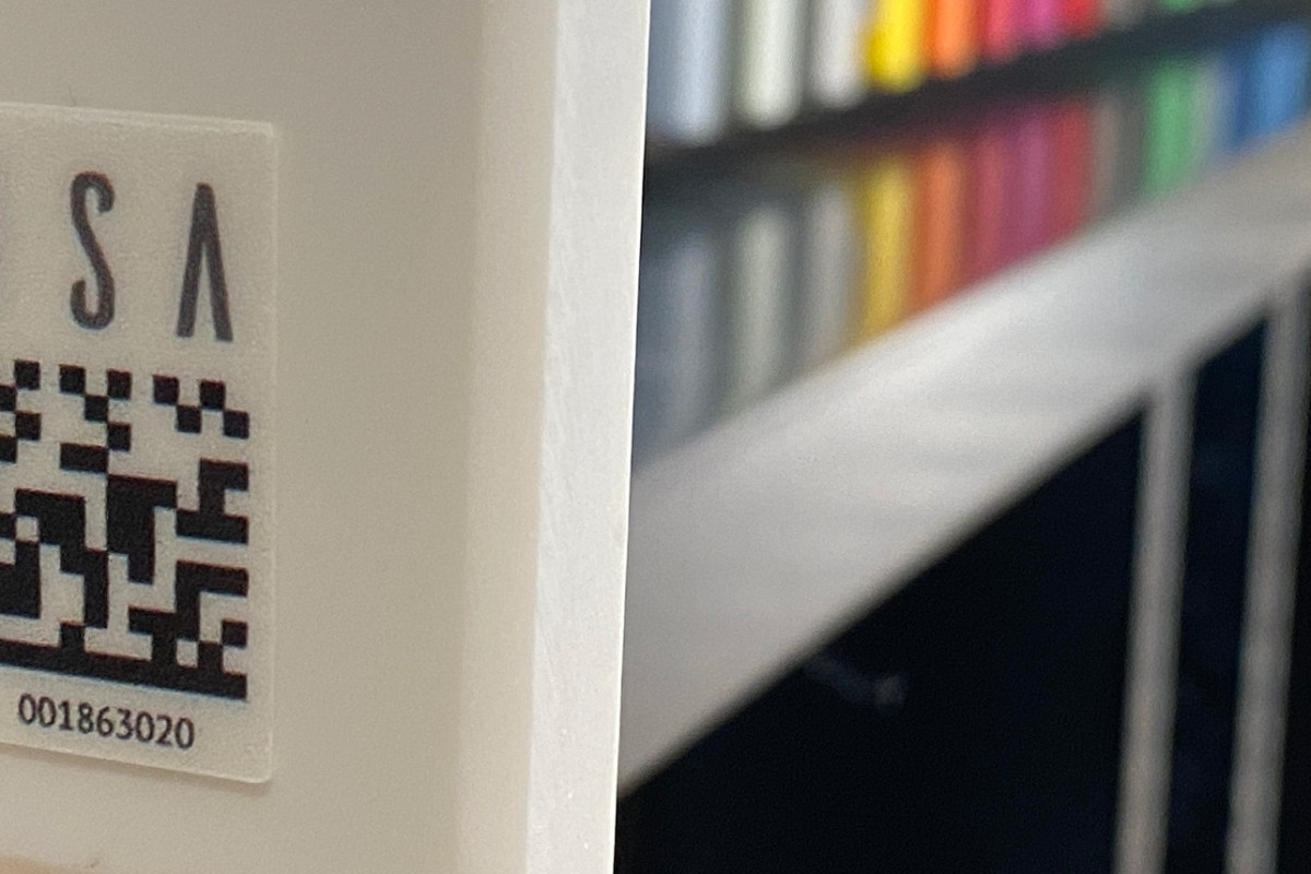 Retail conectado: cómo Bluak digitalizó la experiencia expositiva de Porcelanosa con tecnología DataMatrix